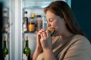 Is Food Addiction Real? 6 Similarities to Drug Addiction